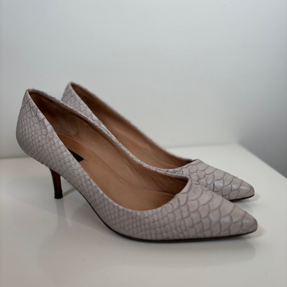 ANN TAYLOR Pumps Heels Womens Size 8M Light Gray Snakeskin Print Leather Texture